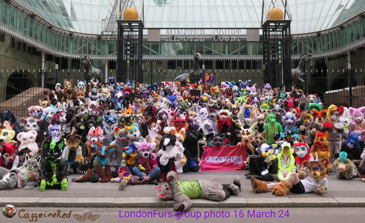 So after a discussion yesterday of how much the @LondonFurs meets have grown here is a comparison of group photos set 6 years apart. The first is March 10th 2018, the second is March 16th 2024. #furry #fursuit #furryphotography #London