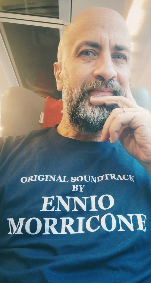 in treno verso #MolaDiBari.
inizia stasera l'entusiasmante viaggio live di #Vulío dedicato alla Grande Canzone Napoletana; con un ospite speciale: il mio amico #MarioRosini.

se desiderate farci compagnia, tutte le date le trovate su joebarbieri.com/concerti