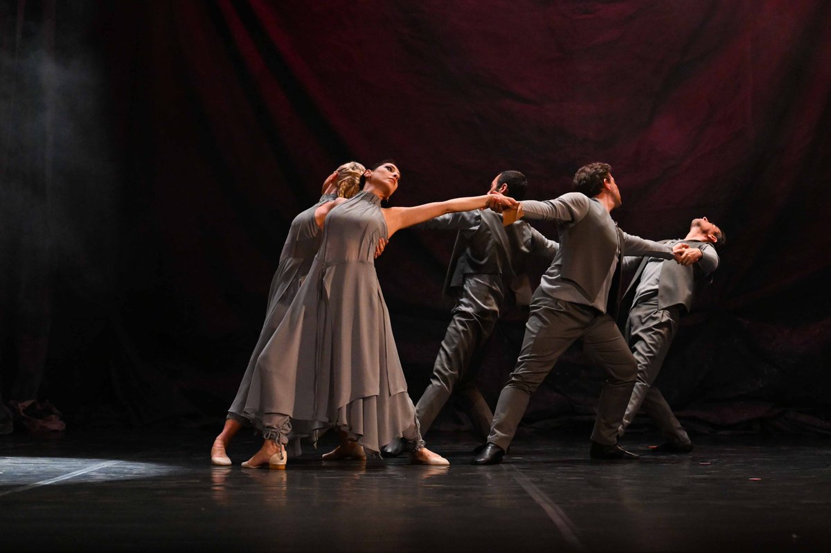 egehaberhatti's tweet image. İzmir Devlet Opera ve Balesi  solist ve dansçıları, türkülerin geleneksel ve modern unsurlarının harmanlandığı Folklorama 2024 Müzikali&apos;nin İzmir prömiyerini gerçekleştirdi.
#İZDOB #solist #dansçı #Folklorama #Müzikali #egehaberhatti #egedegündem #Egedesondakika #aahaber #ajans