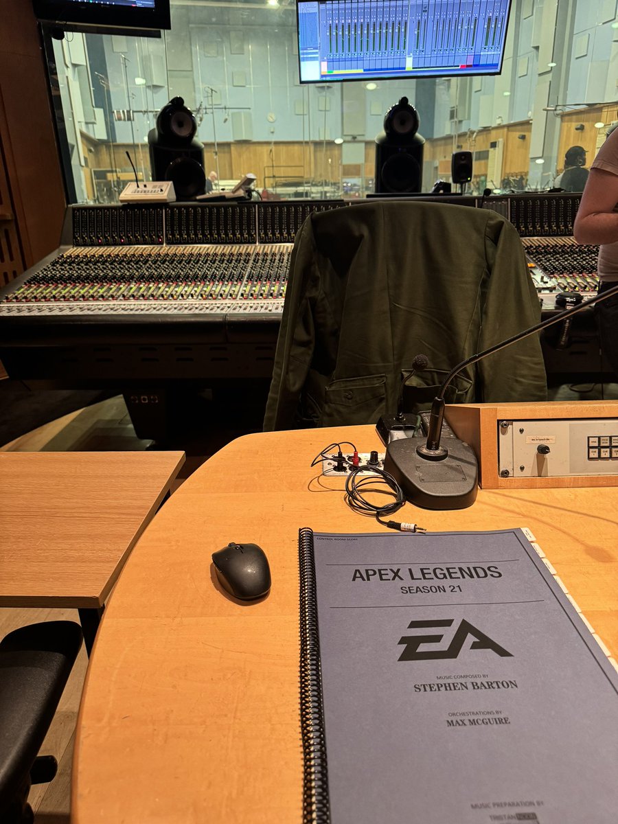 Back in the office @AbbeyRoad @playapex @respawn #apexlegends