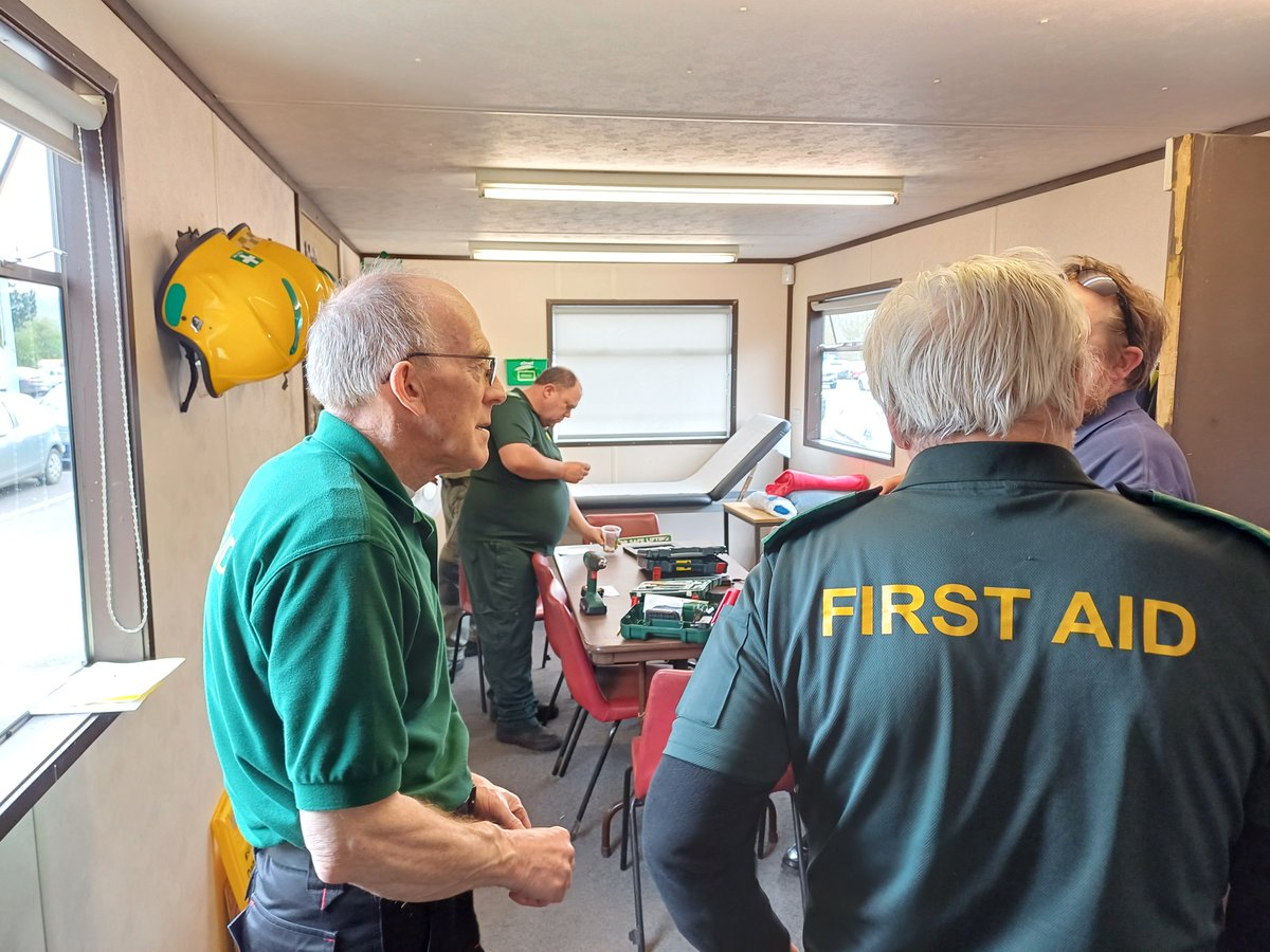 @GWSR Part of the reorganisation included setting up a #firstresponse stockroom, to store all our first aid and fire equipment. Here you can see the team getting everything set up.
