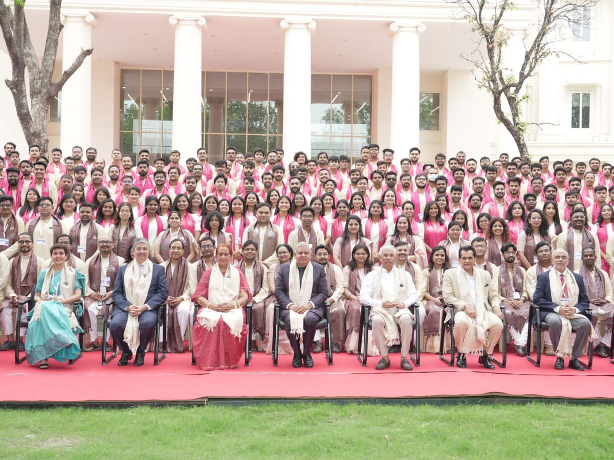 माननीय उप राष्ट्रपति श्री जगदीप धनखड़ जी के साथ भारतीय प्रबंध संस्थान (IIM), बोधगया के 6 वें वार्षिक दीक्षांत समारोह में भाग लिया।