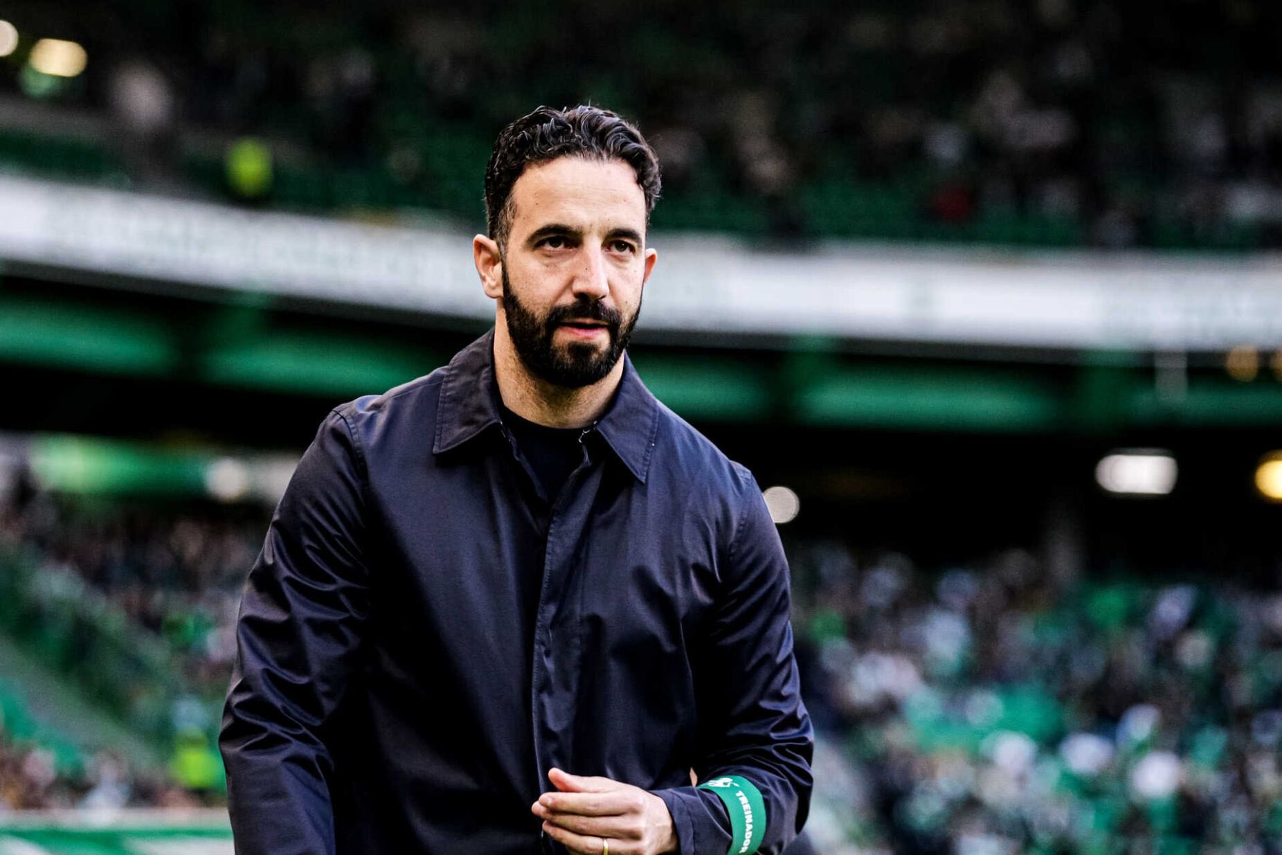 Thương vụ Ruben Amorim tiếp quản Man United có biến, HLV Van Nistelrooy nhận nhiệm vụ khó tin