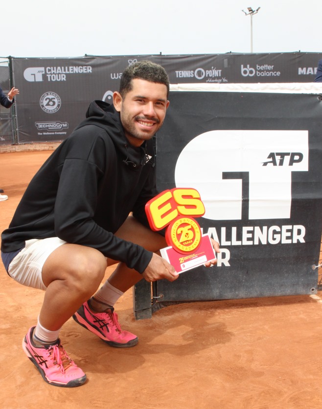 Challenger Emilio Sánchez Academy by Waterdrop. Organizado por <a href="/FundacionESV/">Fundación Emilio Sánchez Vicario</a> con el apoyo de
<a href="/RFETenis/">Tenis España</a>
El dominicano Nick Hardt, se ha proclamado campeón al vencer al español, Bernabé Zapata, cabeza de serie (2) en tres sets por 6/4, 3/6 y 6/2.
