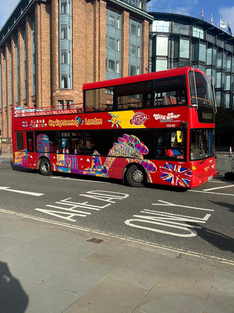 Great day for the @LLHalf marathon ☀️. It’s lovely to be here with City Sightseeing and Elmer the Patchwork Elephant to cheer on all our amazing runners today!