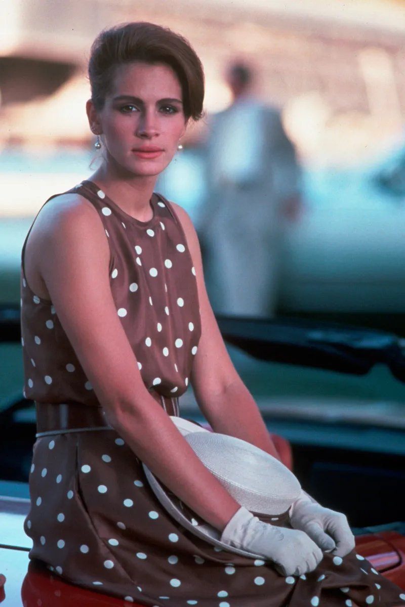 Hilo de algunos de los vestidos más estilosos del cine. Empiezo por uno muy conocido, ese vestido de lunares que llevó Julia Roberts en 'Pretty Woman'.