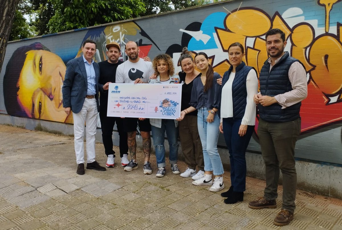 Ayer fue un día muy emocionante en el homenaje a #Julione 💙 Acompañamos a @pilicorleone, disfrutamos el arte de todos los que le recuerdan y recibimos la donación de la bufanda solidaria. ¡Cien mil gracias por invitarnos! 💕