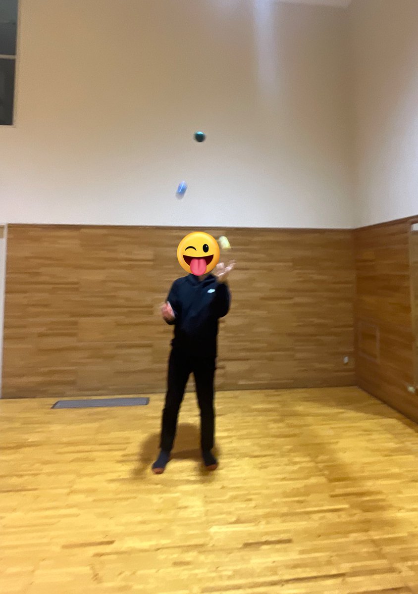 今日は練習会でした！
広い部屋で各自自主練頑張りました🤹

✏️一ノ瀬。