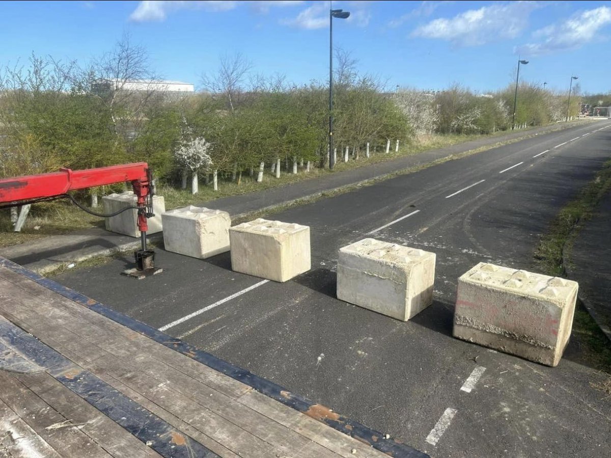PCSLeeds's tweet image. ***CONCRETE BARRIER HIRE ***
Concrete barrier hire is a fast effective way to secure and protect against unauthorised access. PCS provides various sizes of concrete barriers, each constructed using responsibly sourced materials. For more information call us today 01924 763206