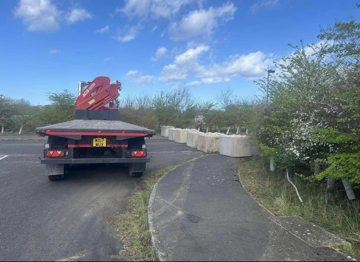 PCSLeeds's tweet image. ***CONCRETE BARRIER HIRE ***
Concrete barrier hire is a fast effective way to secure and protect against unauthorised access. PCS provides various sizes of concrete barriers, each constructed using responsibly sourced materials. For more information call us today 01924 763206