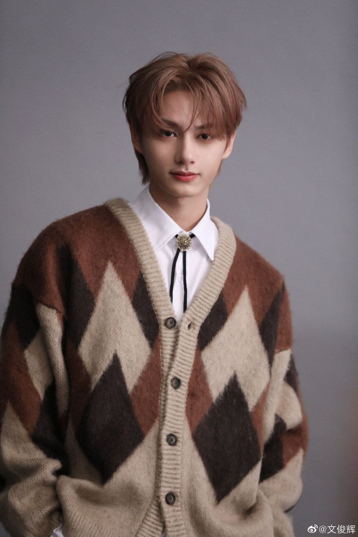 starfess's tweet image. kenalin cowo ini ke sender dong carats! -star