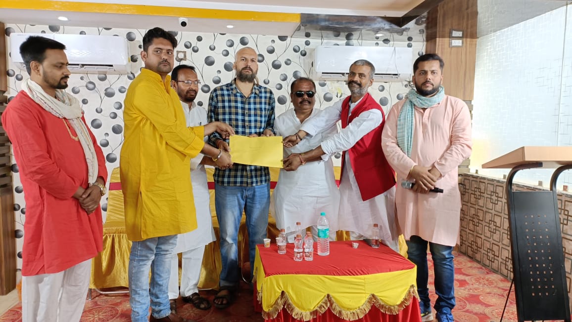 MPartyOfficial's tweet photo. प्रियरंजन पांडे बनाओल गेलाह मधुबनी लोकसभा सँ मिथिलावादी पार्टी के उम्मीदवार , राष्ट्रीय अध्यक्ष श्री अविनाश भारद्वाज देलनि सिंबल। https://t.co/0PppkTVJiz