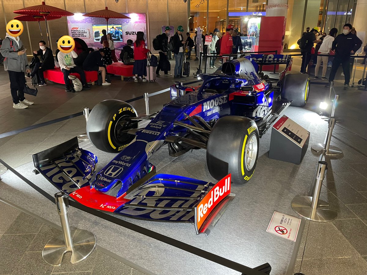 k999_Yahata's tweet photo. 名古屋駅を通っていたら2019年のF1カー #STR14 が展示されていました
その頃はDAZNでF1観戦していたので会えて嬉しいです
そして、カッコいい! https://t.co/h56qQcPIf1