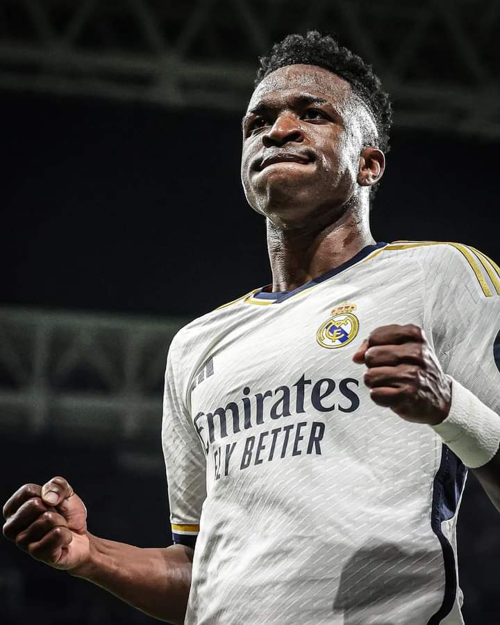 GoalFrance's tweet photo. Liverpool, Chelsea et PSG sont prêts à dépenser beaucoup d'argent pour Vinicius Jr 🤑

Selon El Debate, tout ce beau monde est prêt à payer 200 millions d'euros pour obtenir ses  services 🤯

Le Real Madrid devra peut-être vendre Vinicius avec l'arrivée imminente de Kylian Mbappé 🔜