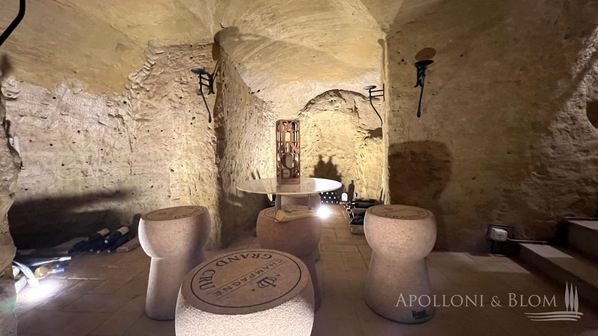 italianhousesforsale.com/property-in-it…
Ready to live #Umbrian townhouse in the centre of #CittàdellaPieve. The cave in the basement is a corner full of atmosphere and perfect for storing wines and local products. €120,000.
#italy #property #umbria #paesaggiumbri #perugia #luxury #luxuryhomes
