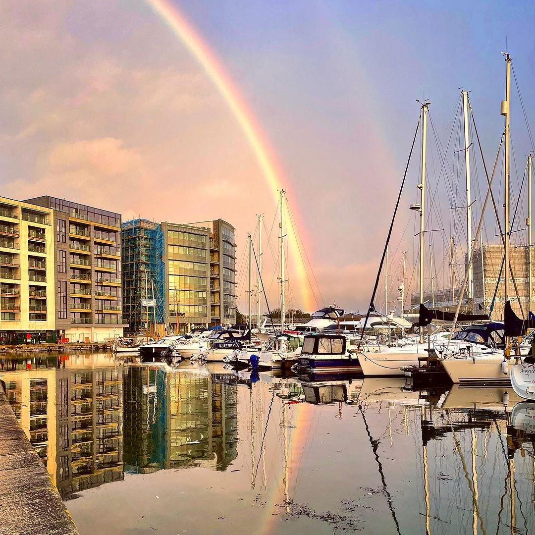 Perhaps the only good thing about April showers is the chance to spot a double rainbow afterwards! Beautiful shot of the calm after the storm in Plymouth 🌈 RG @ lyzabefff on IG