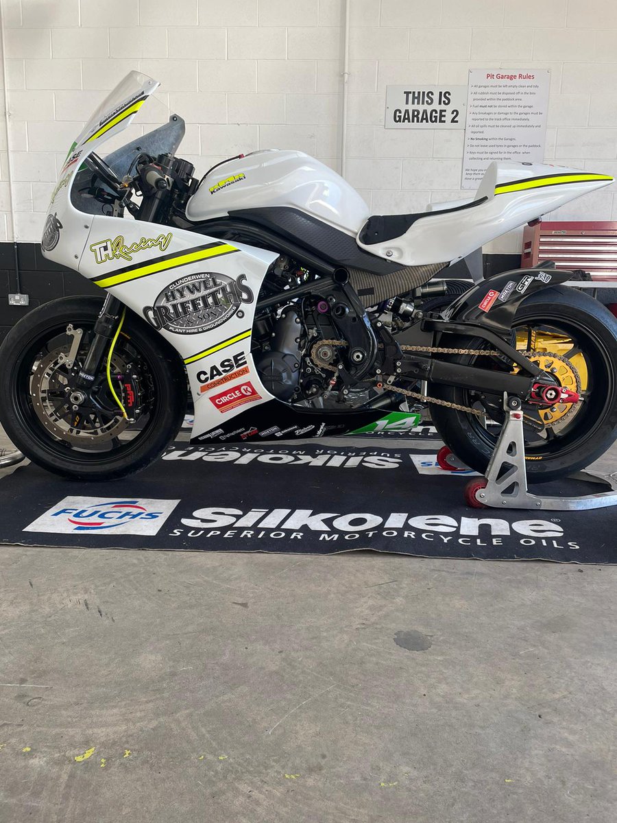 Jay is currently over at @KirkistownTrack testing the TH Racing CBR600 and @ryanfarquhar77 built Kawasaki Supertwin that he will be riding this year at @MountOlivers @Official_APRR and @ArmoyRoadRaces. First outing on these will be the Spring Cup next weekend