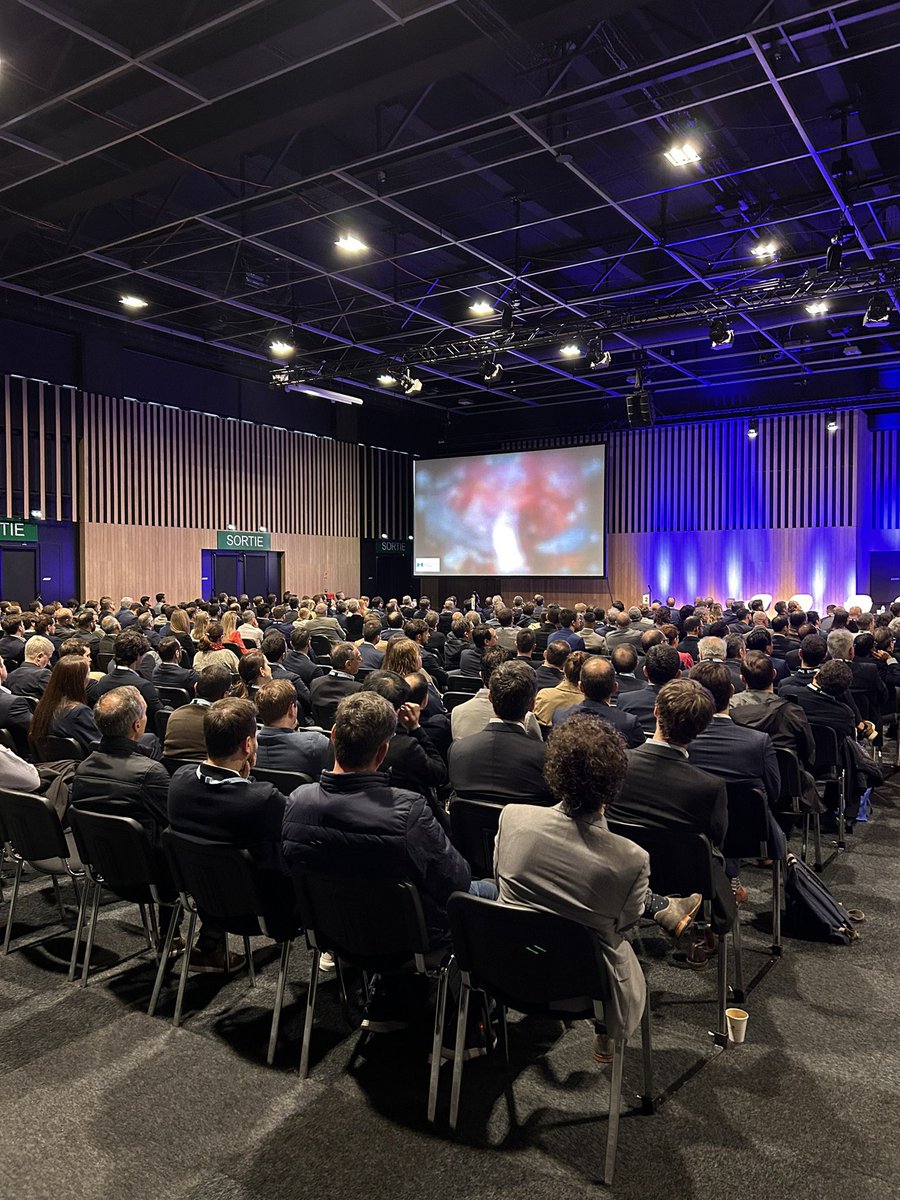 AlbertoBreda1's tweet image. @EAU24 @ERUSrobotics section meeting, exiting and well attended, #telesurgery #newrobots #challanging cases.