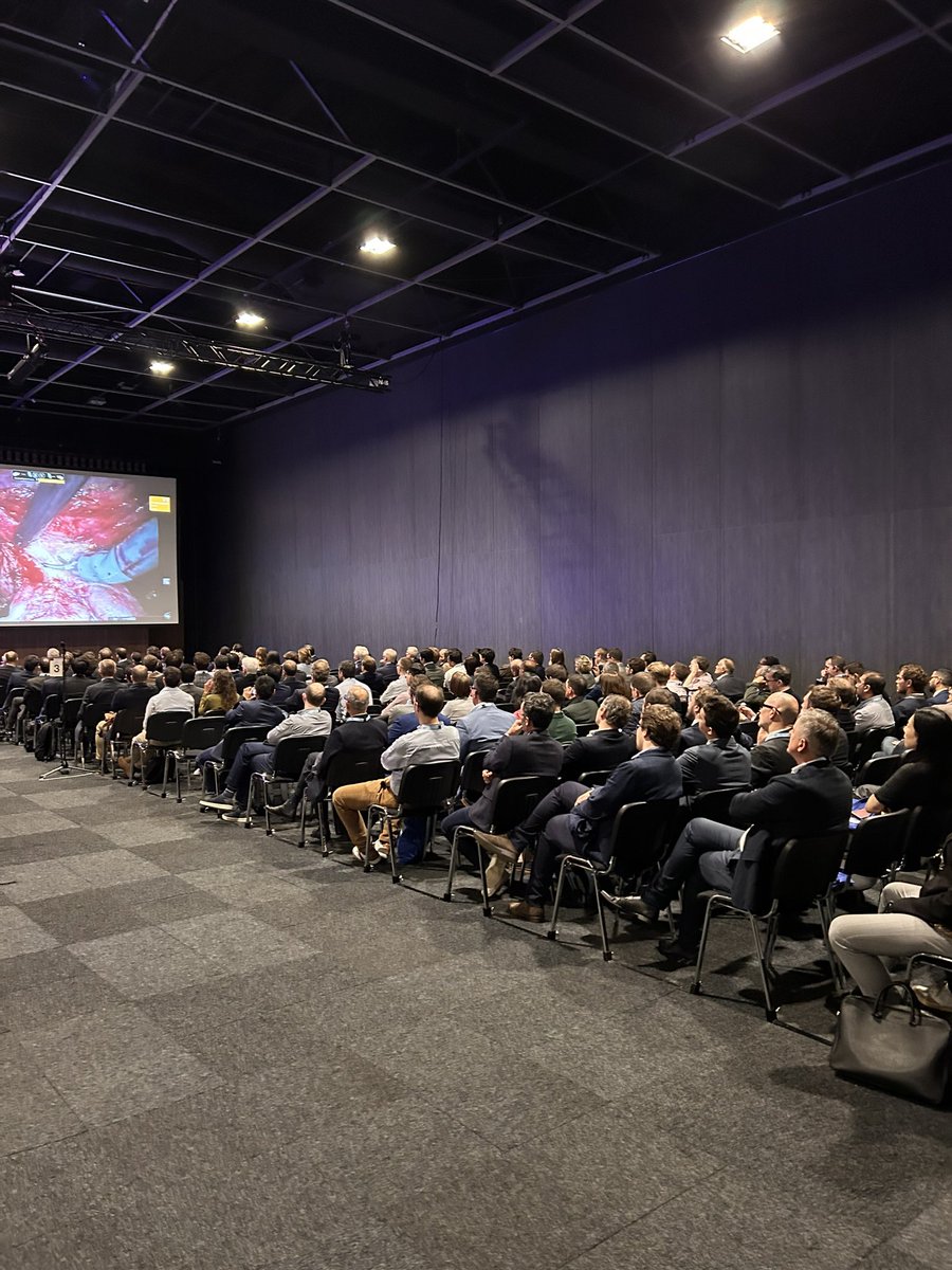 AlbertoBreda1's tweet image. @EAU24 @ERUSrobotics section meeting, exiting and well attended, #telesurgery #newrobots #challanging cases.