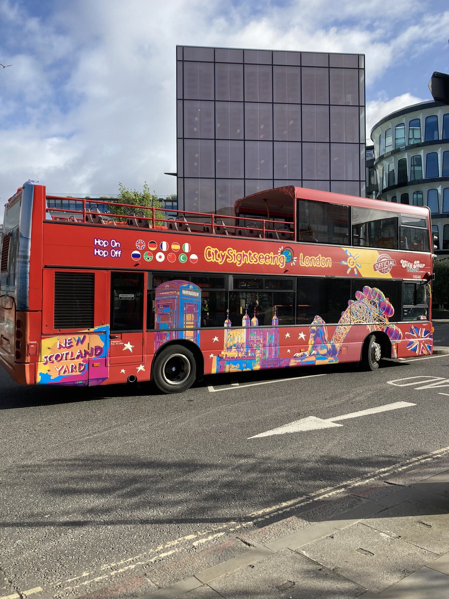 We’re so excited to see the big red bus from our partners @CitySSWorldwide at the London Landmarks Half Marathon!! Thank you for standing with us, #ForACure. 🧡