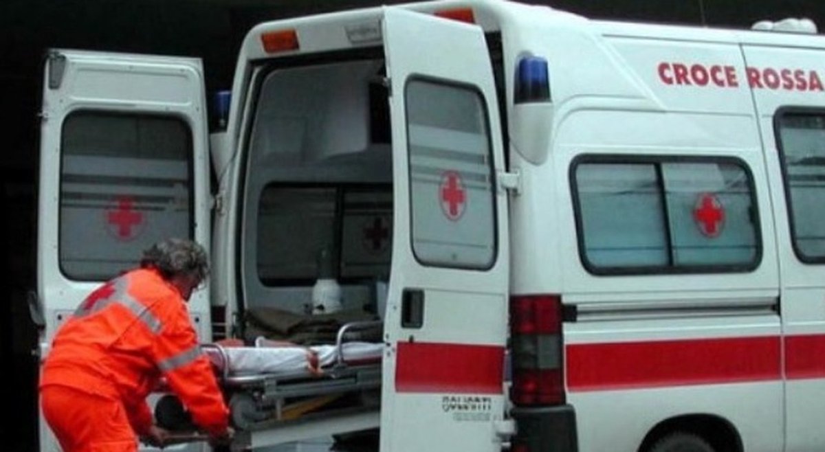 zazoomblog's tweet image. Bambina di 9 anni cade dal terrazzo di casa mentre gioca: grave dopo il volo di 4 metri. La nonna era nellaltra stanza - #Bambina #terrazzo #mentre #gioca: zazoom.it/2024-04-07/bam…