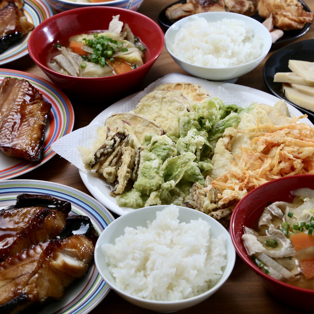 白ごはんと豚汁、銀むつの照り焼きが美味しいです😀週末は送別会2連チャンで飲み過ぎてしまいました(>_<)