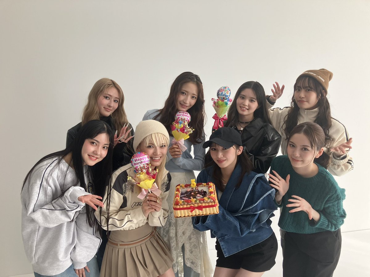 Girls2_official tweet picture