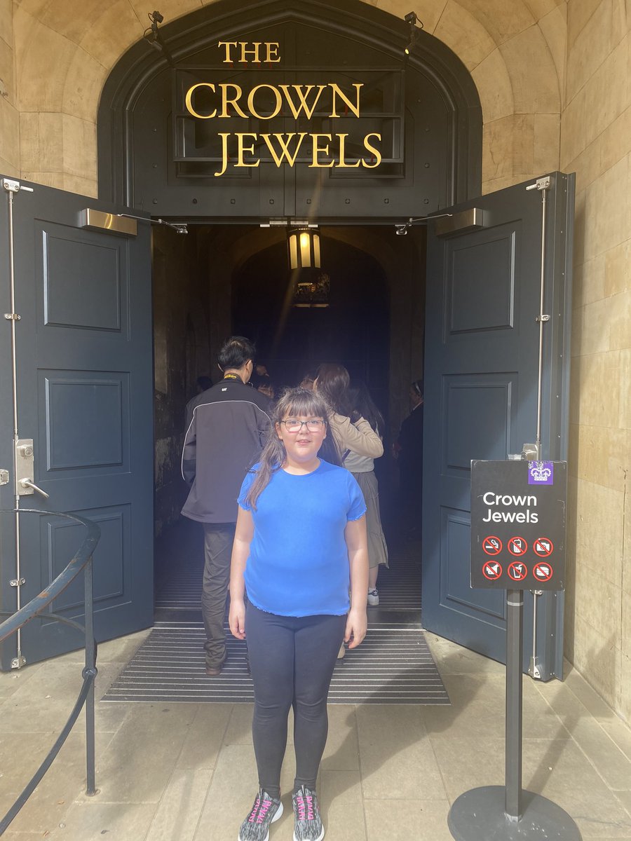Louisew08236896's tweet photo. Ella wanted to share some pics of her first trip to London she was excited to show me some of the places her friends have visited, she loved the science museum, Buckingham palace, the Tower of London and the London eye  @grimoldby_y4 https://t.co/YPTHmfiKrn