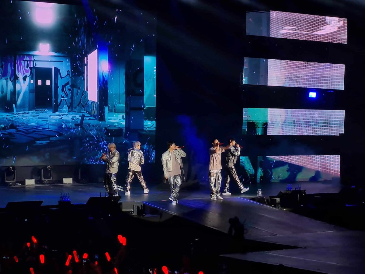 philconcerts's tweet photo. Back on the Philippine concert stage! iKON fires up The Big Dome tonight 🔥

#iKON_LIMITED_TOUR_MNL @cdmentph https://t.co/VAiAgfWOWY