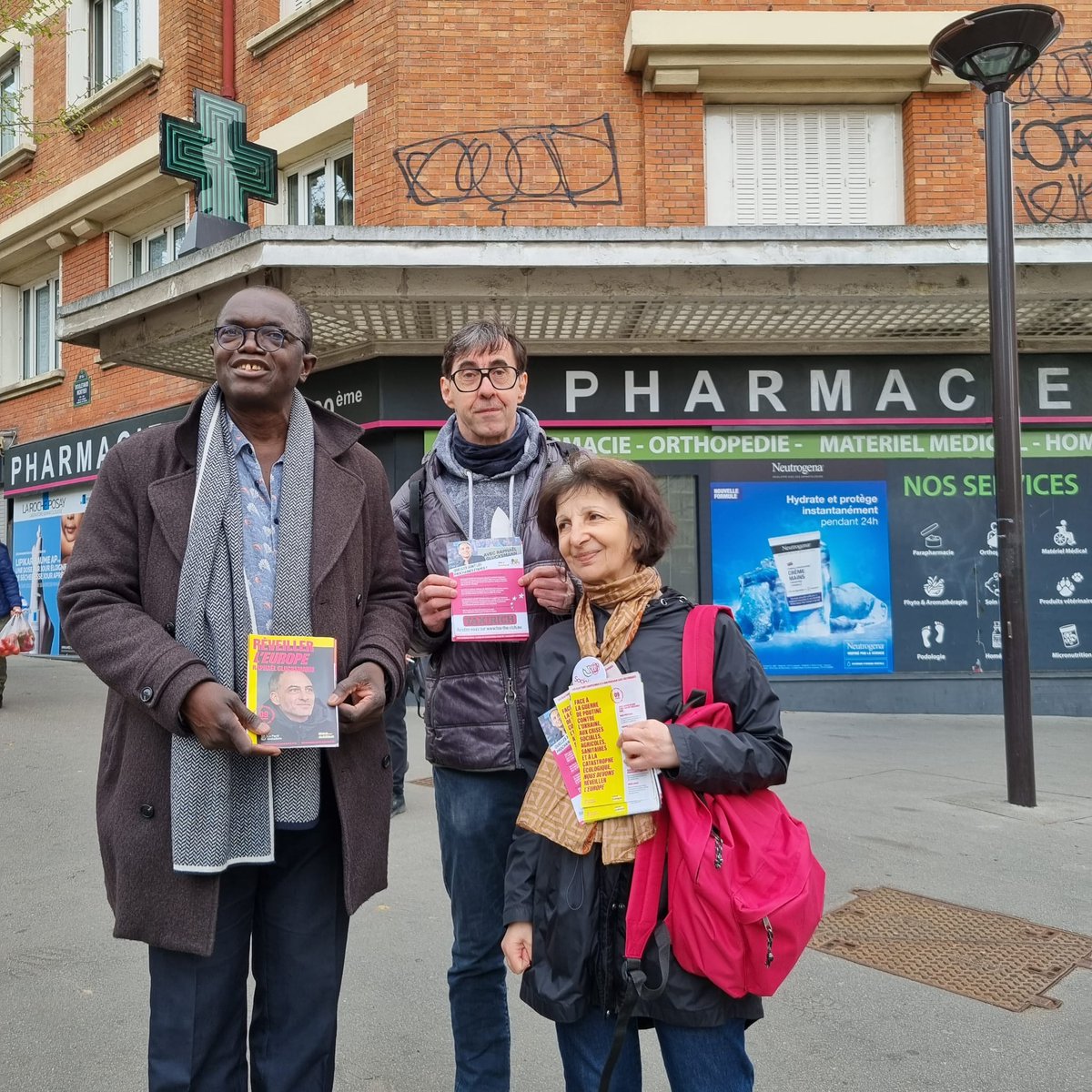 Les vacances scolaires ne nous arrêteront pas ! À #Réunion, #Mortier et #Pyrénées pour amplifier la dynamique autour de @rglucks1 avec un excellent accueil 🌹✊️ On fait notamment campagne pour l'initiative #TaxTheRich ! Plus d'infos et signature ici 👇 tax-the-rich.eu