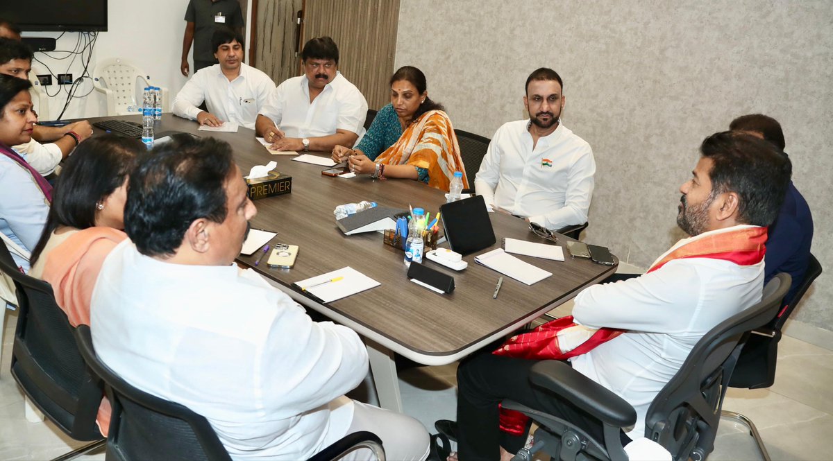 Attended Secunderabad Parliament Constituency meeting chaired by CM Revanth Reddy Garu.

@revanth_anumula #loksabaelection2024 #LokSabhaElection