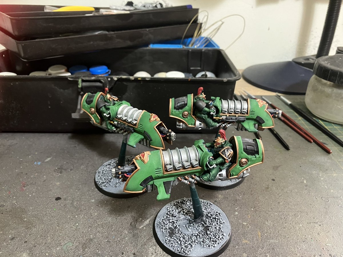 Penddraig131's tweet photo. Final blocking in on the #sonsofhorus jetbikes. Final wash tomorrow and then onto decals and varnish.
#horusheresy #30k #sonsofhoruslore #warmongers https://t.co/kxutaiqsiS