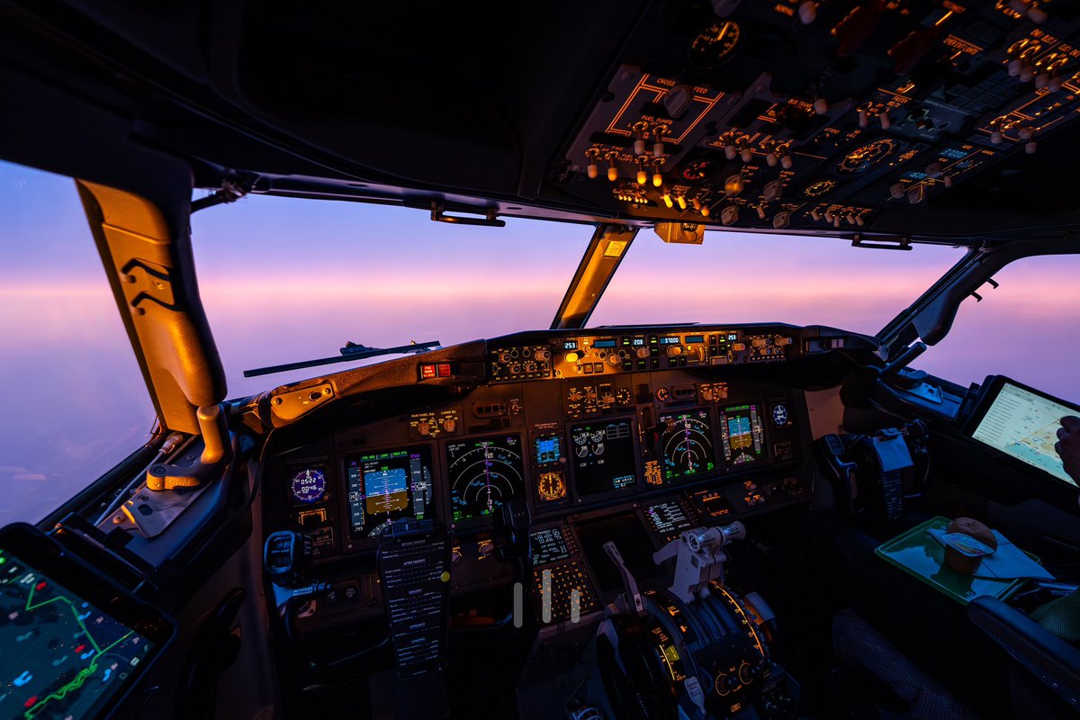 DlbLevel's tweet photo. Petit lever de soleil…
#transaviafrance #transaviafr #aviation #sony #sonya7rv #avgeek @transaviaFR #boeing #sunrise #colors https://t.co/aWkGfaelAx
