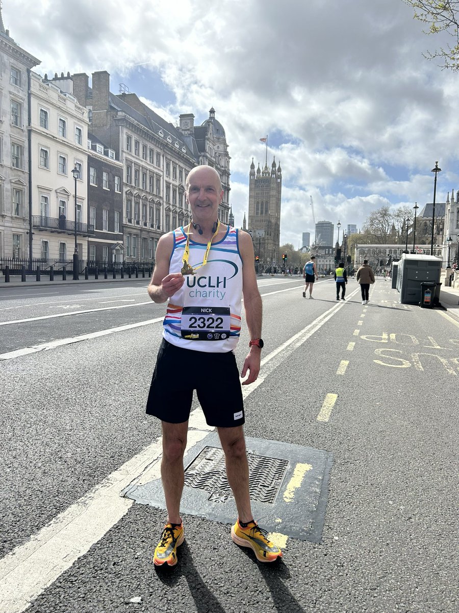 London being its very special self today for @LLhalf #marathon. Great event. Thank-you @UCLHCharity @uclh @UCLHresearch 👏🏻 👏🏻