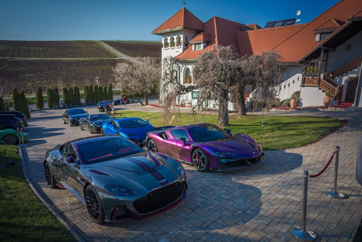 @Cobratate Long Lines Of Supercars >