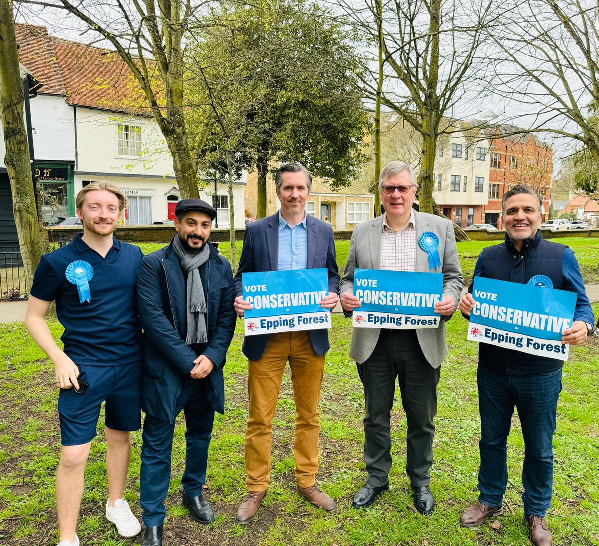McivorJaymey's tweet photo. Iโm proud to work alongside a dedicated team who believe passionately in delivering for the people of #Abridge #Lambourne & #Chigwell
Here with our excellent #Essex Police, Fire & Crime Commissioner Roger Hirst @Hirst4EssexPFCC and District Cllrโs C McCann, K Rizvi & D Sunger๐ช https://t.co/lfJIVVwWvV