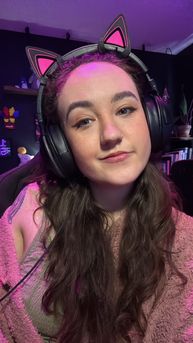 Eat your lunch with me while I do some chill questing! 🗺️ Live now playing RuneScape 👉🏻 twitch.tv/yakupokitty #TwitchGirl #TwitchAffiliate