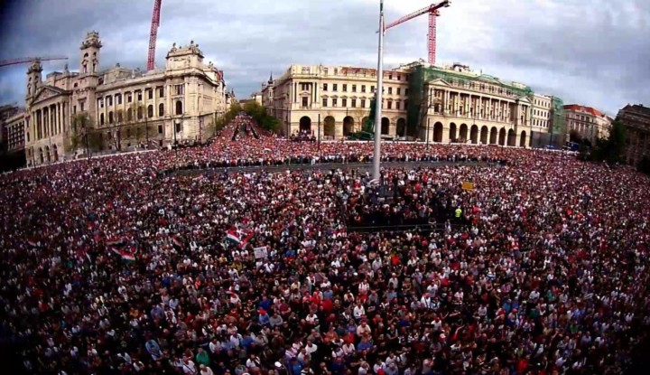 immunArendszer's tweet photo. Ezt a lendületet a Fidesz már nem, csakis az ellenzék b@szhatja el.
Jó lenne elgondokodni hogy ki áll be, ki mögé. https://t.co/A0WlNED6ZI