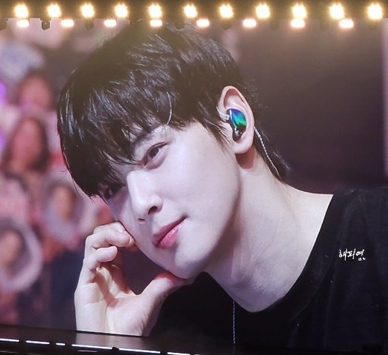 happy_young0330's tweet photo. 보고 싶다 똥미니
원월 끝나면 나 운다
힝🥲

#차은우 #CHAEUNWOO https://t.co/EZgw2umKov