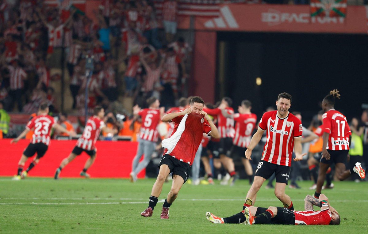 Lo que transmite esta imagen de Ander Herrera, Iker Muniain y Óscar de Marcos.

El fútbol siempre da revanchas y a vosotros os la debía desde 2012.