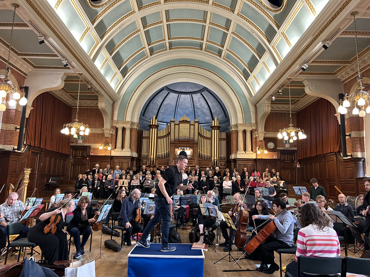 Rehearsal before wonderful concert to a packed Great Hall, University of #Reading. Huge thnx @c_cunnold @rossramgobin orchestra, & our own Richard Harding. A privilege to support @HenleyPoppies @BerkshirePoppy @PoppyLegion with beautiful music #Elgar #VaughanWilliams #Finzi