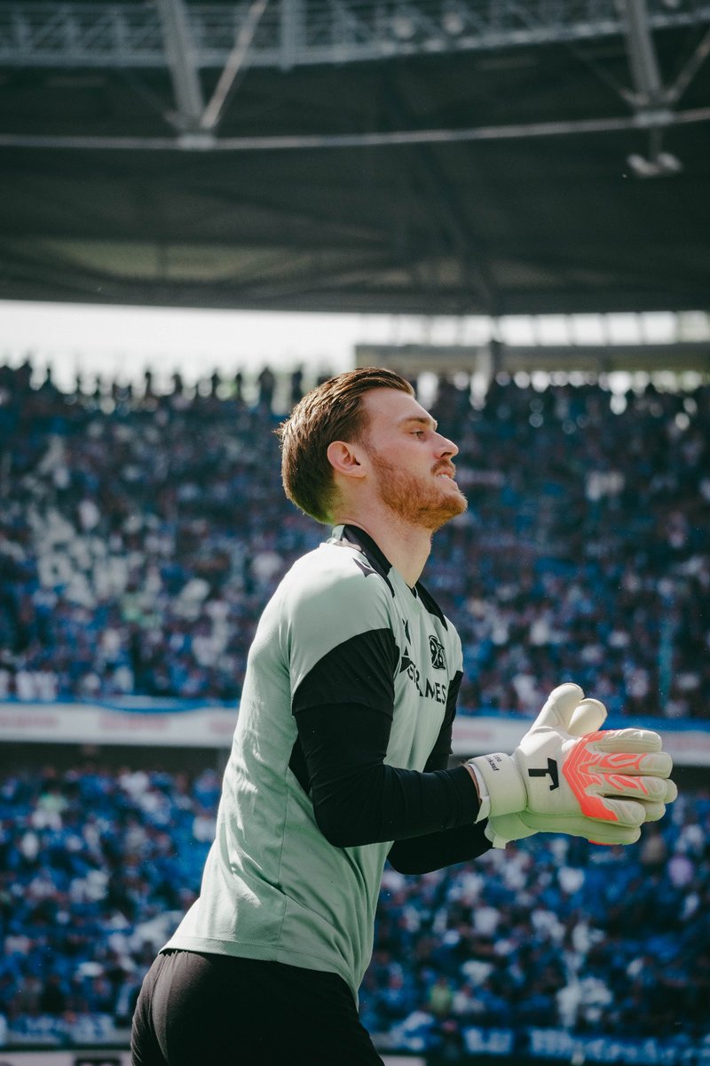 Unsere Keeper sind da. 🤗

#H96S04 #H96 #NiemalsAllein ⚫️⚪️💚