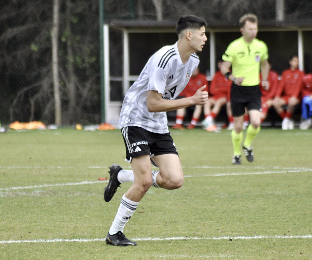 🥅 U17 Gelişim Ligi 18. Hafta Karşılaşması Beşiktaş Artaş U17 2-0 Gençlerbirliği U17 | İlk yarı sonucu ⚽ 29’ Kerem Nurhan ⚽️ 38’ Kartal Cengizer #BJKvGB | #GeleceğinKartalları 🦅