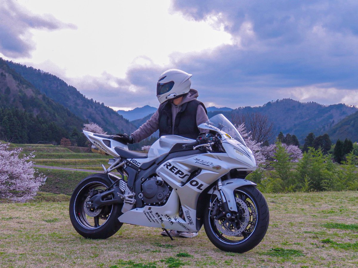 撮ってもろた
 #cbr1000rr
 #sc57