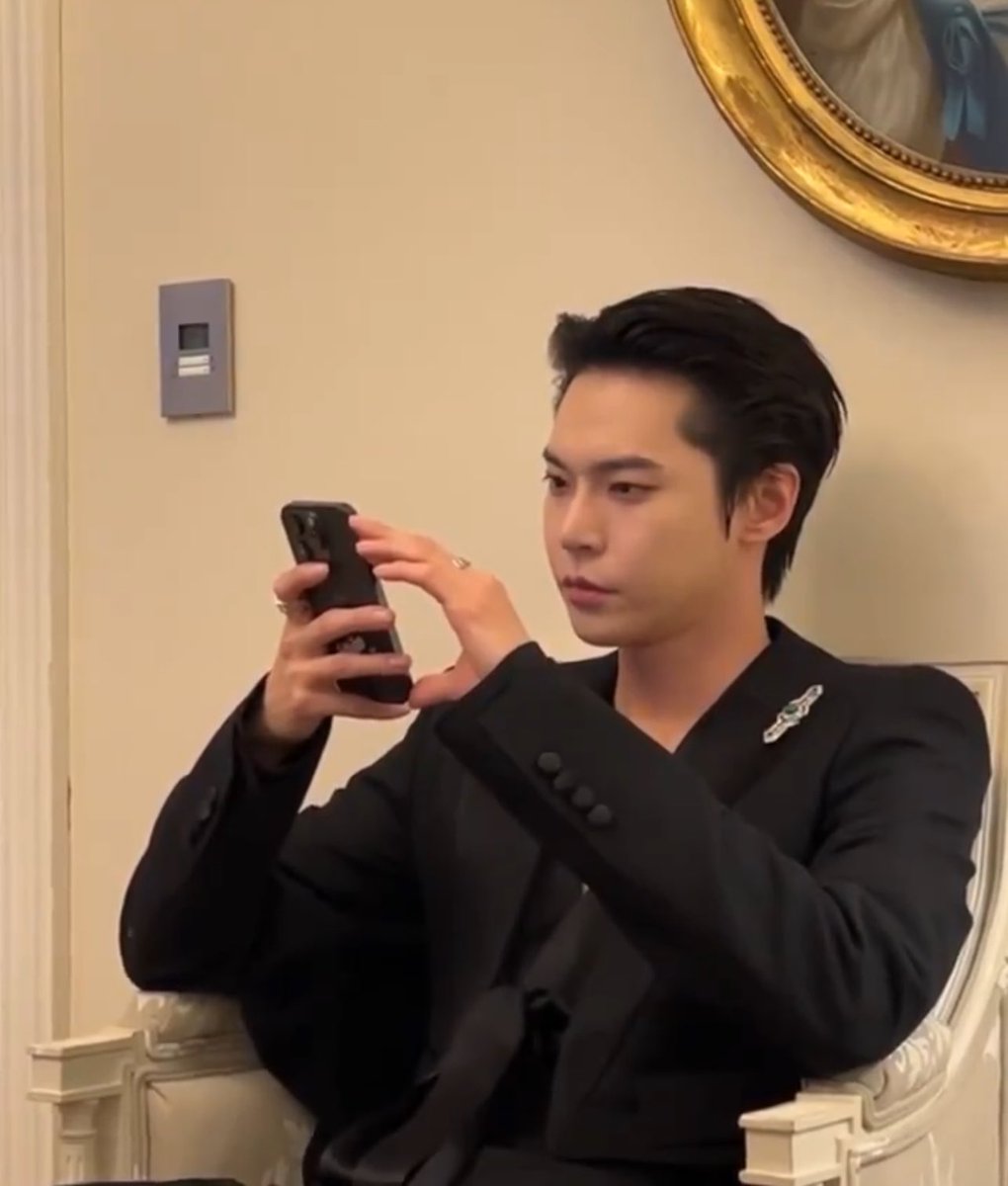 Peejador's tweet photo. เด็กนั่นใคร หน้าคุ้นเหมือนเคยเห็น https://t.co/RyIneC31Gc