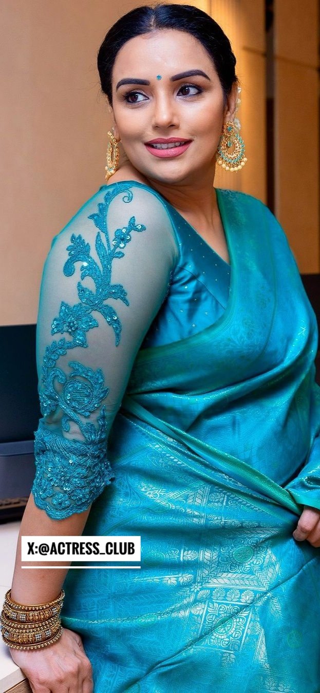 Swetha Menon Malayalm Actress, iiQ8 Mallu Aunty Hot, Smiley Swetha Menen