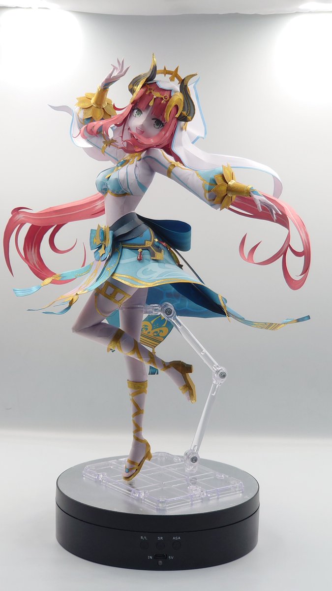 下手に作っても、キラキラにすれば、なんでも美しくなる気がします。😅

#ペーパークラフト
#papercraft 
#原神 
#GenshinImpact 
#ニィロウ 
#Nilou