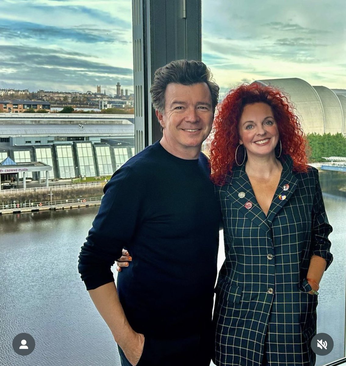 There’s another chance to hear my interview with lovely @rickastley on this week’s episode of #TheCultureScene podcast, along with guests Janey Godley, Susie McCabe, and @GrantStottOnAir uttering the immortal words, “I’m just some gadgie at the back.” 🏝️🍍 bbc.co.uk/sounds/play/p0…