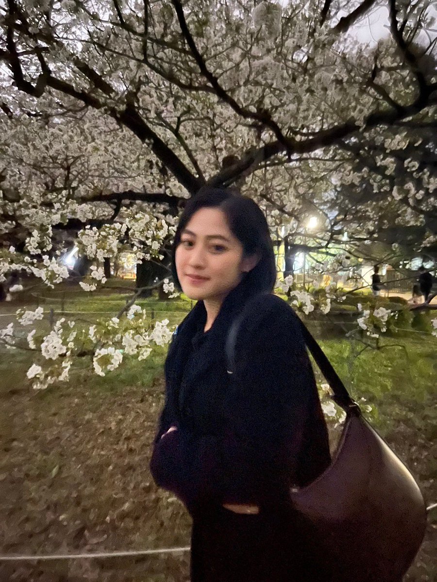 sa_sha3_'s tweet photo. 今日もお疲れ様です！

桜見に行ったよ〜🌸
シーズン終わる前に見に行けてよかった https://t.co/i1QvNK0MWc