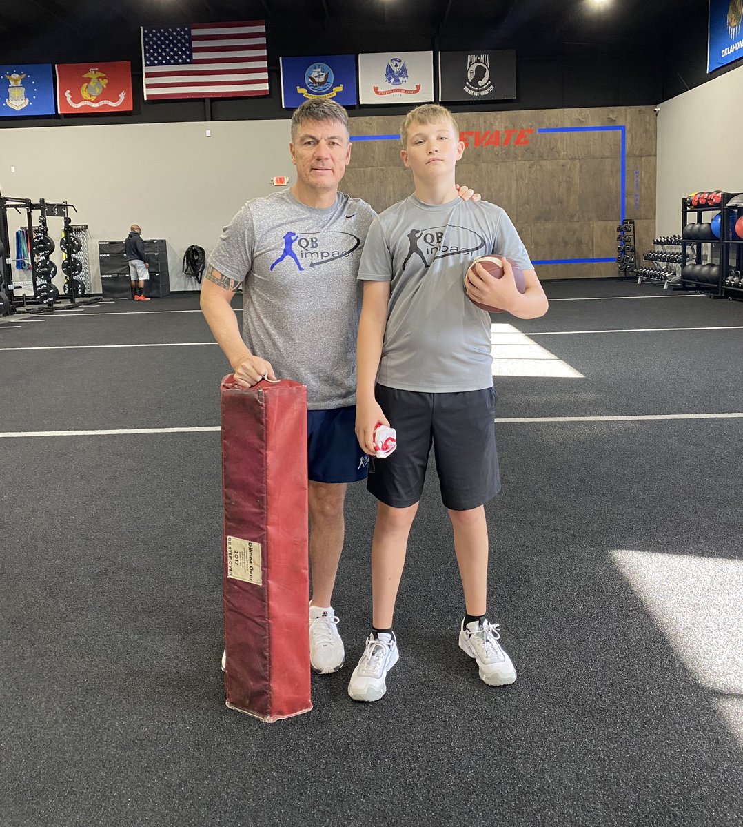 2029 Bowling Green, Kentucky QB @hholloway2029 - “Spring Break”, instead of a vacation, he chose a 12 drive to Oklahoma. 2 QB Training sessions a day, total of (7) w/ @CoachGeorge5, and a Strength session w/ @BO_SIAH #QBi He grew, got better, improves his QB play and mind!!